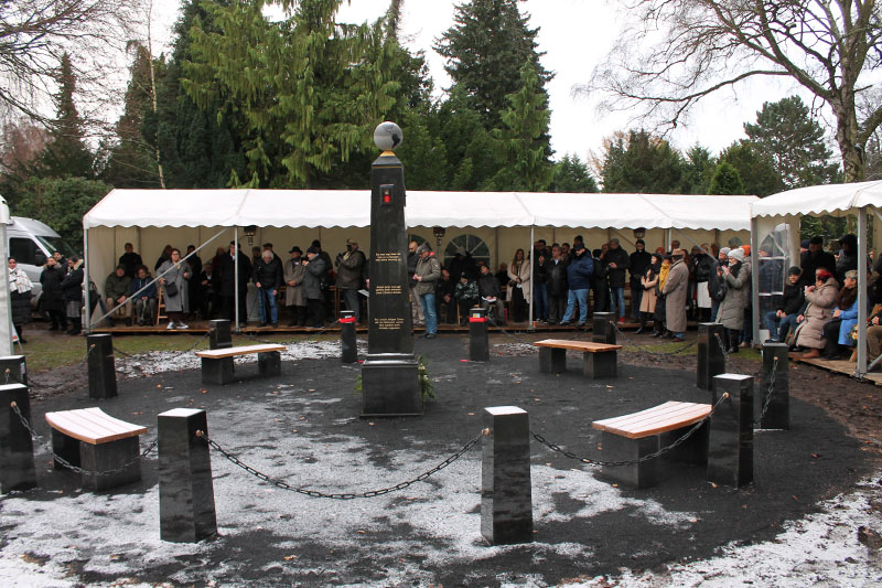 Einweihung des Mahnmals für Sinti und Roma am Friedhof Diebsteich
