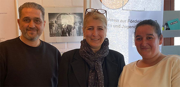 Giovanni Weiß, Frau Dietzel und Chalina Rosenberg im Sinti-Verein