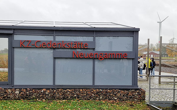 Sinti-Verein besucht Gedenkstätte Neuengamme