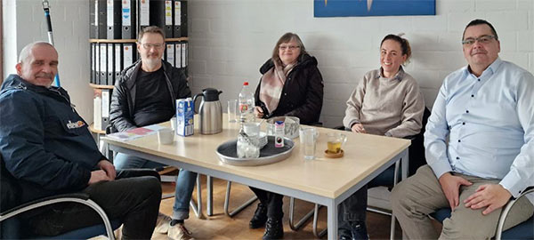 Christian Rosenberg vom Sinti-Verein im Gespräch mit Holger Norten, Cecile Guevara, Volker Hennecke, Galina Werschbowski