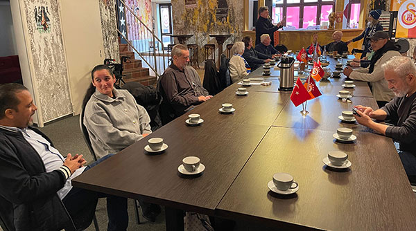 Sinti-Verein zuz Besuch im türkischen Sportverein Galatasaray