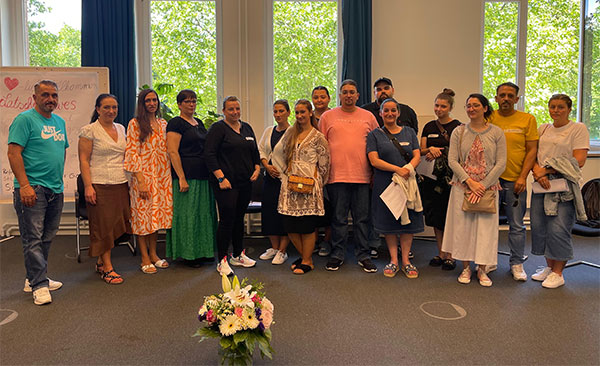 Gruppenbild Sinti und Roma bei der Empowerment-Schulung