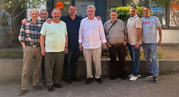 Gruppenbild Ältestenrat Sinti und Roma