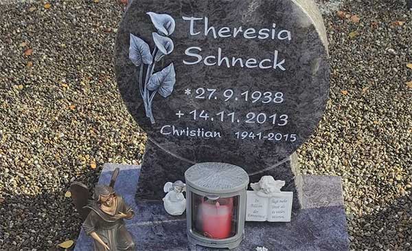 Grab Theresia und Christian Schneck