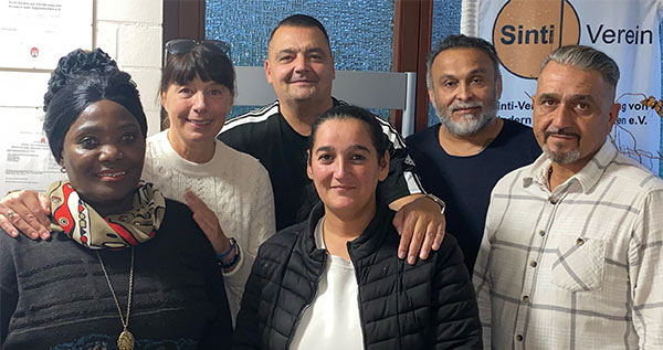 Mitarbeiter des Sinti-Vereins mit Mitarbeitern der Türkischen und der Afrikanischen Gemeinde