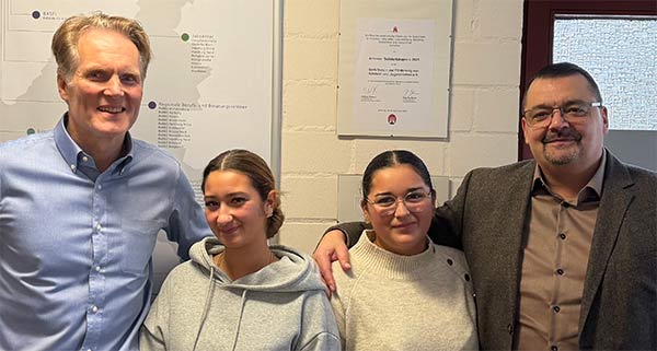 Herr Gr&ouml;ndahl im Sinti-Verein